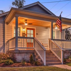 Modern and Cozy Bungalow Near City Center