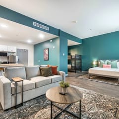 Spacious Family Suite Near Cherry St - Sleeps 6!