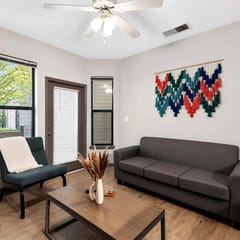 Balcony Retreat Near USC, The Vista & Downtown