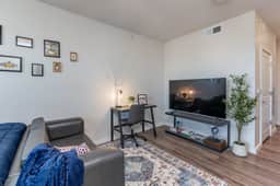 Charming Autumn Stay Near TQL & Paycor Stadiums