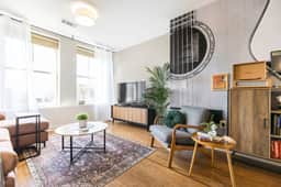 Chic Cherry St Stay | Walk to Downtown Eats