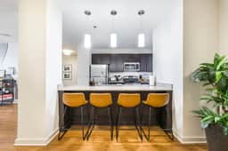 Chic Cherry St Stay | Walk to Downtown Eats