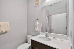 Chic Modern Studio Close to Campus & Shops 