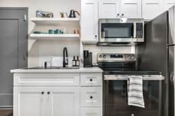 Dual Stay Near Atrium Hospital | 1 Mi to Cherry St; Mercer Music at Capricorn – ~12-minute walk (0.6 miles)