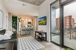 Extended Stay Ready - Walk to King St - Sleeps 8!