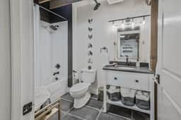 Luxe Getaway Loft + Speakeasy | Stay Near Broadway