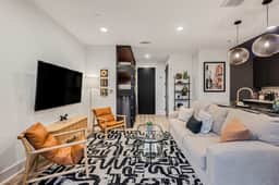 Luxury Stay 1.5miles to Broadway - Skyline Rooftop
