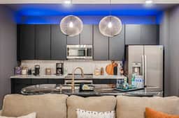 Luxury Stay 1.5miles to Broadway - Skyline Rooftop