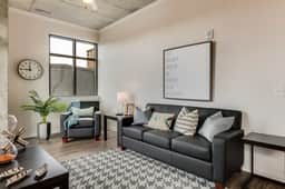 Spacious & Modern Stay near King St - Sleeps 6!