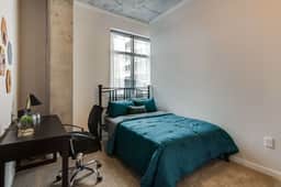 Spacious & Modern Stay near King St - Sleeps 6!