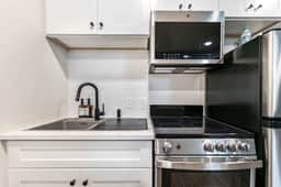 Spacious Otis & Etta Inspired Stay - Sleeps 6!