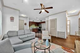 Spacious Stay - Walk to UT+DKR Stadium - Sleeps 6
