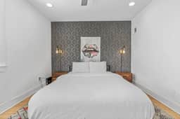 Warmer Weather Ready! Stay Near Piedmont & Gardens