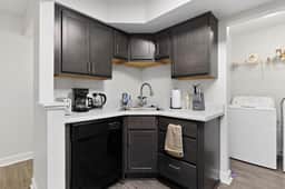 Spacious & Modern Stay Based Near USC + Riverwalk!