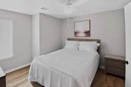 Spacious Group Stay | Soaking Tub & Private Garage - Image 5