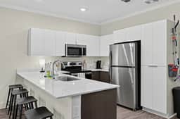 Bright and Modern Retreat Near UGA & Five Points - Image 3