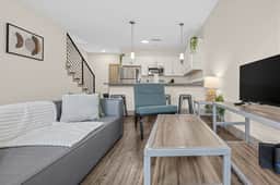 Modern Townhome with Pool & Gym Near UGA & Downtown - Image 3