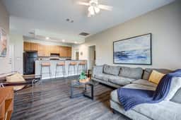 Spacious Stay near UTSA | Pool, Gym + BBQ Grills - Image 4