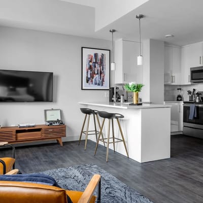 Studio in Excellent Location for Major Venues