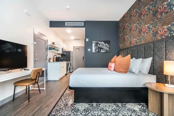 Musically Inspired Dual Stay - Near Cherry Street - Image 1