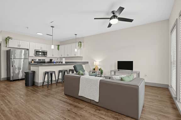 Modern Townhome with Pool & Gym Near UGA & Downtown - Image 1