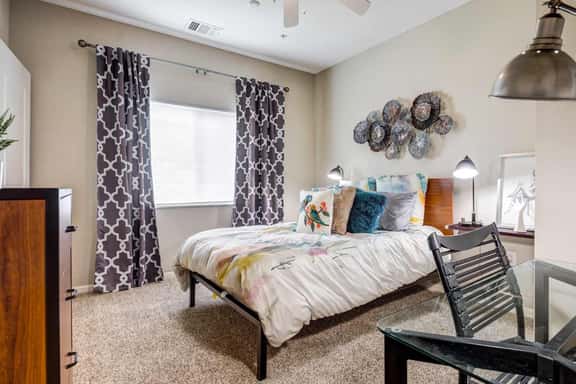 Spacious Stay near UTSA | Pool, Gym + BBQ Grills - Image 1