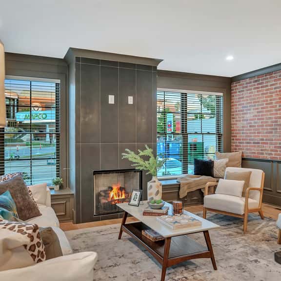 2 Luxe Townhomes + Rooftop Views Walk Score 79 - Image 1
