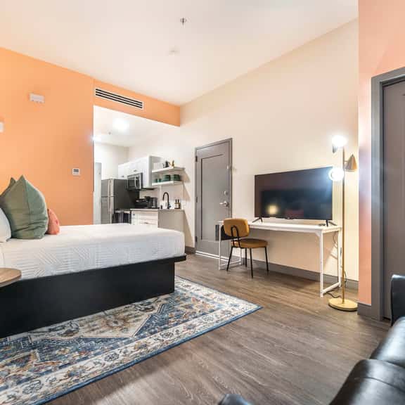 Cozy and Vibrant Studio Stay -  Walk Score 72 - Image 1
