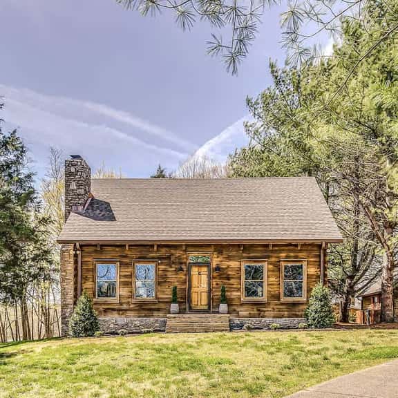 Luxury Lakefront Cabin - Image 1