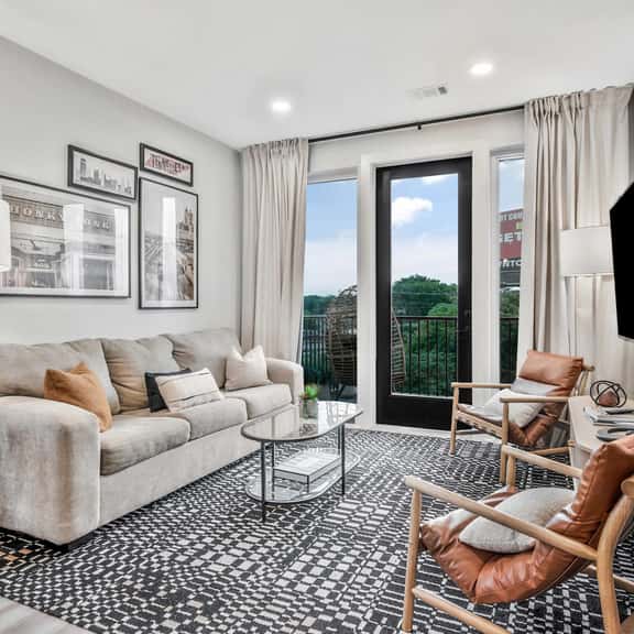 Nashville Designer PH City Views + Rooftop Access - Image 1