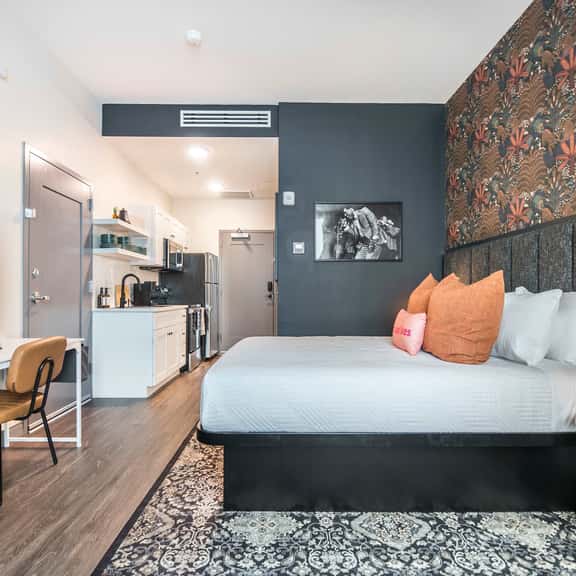 Musically Inspired Dual Stay - Near Cherry Street - Image 1
