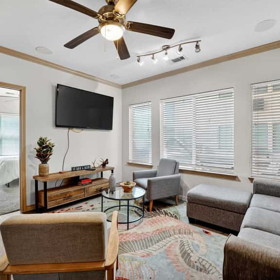 Spacious Stay - Walk to UT+DKR Stadium - Sleeps 6 - Image 1