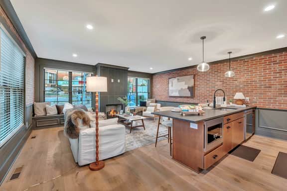2 Luxe Townhomes + Rooftop Views Walk Score 79