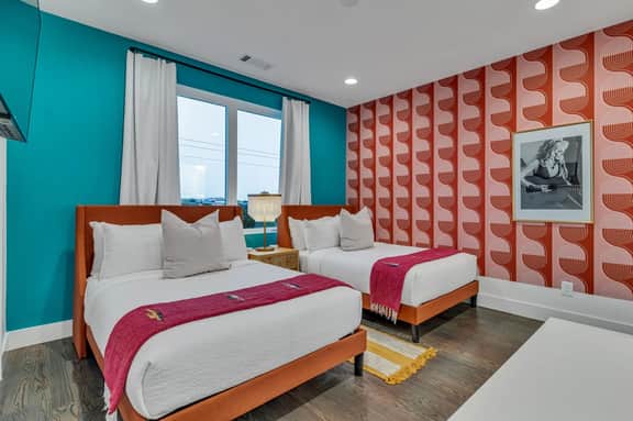 Bachelorette Escape near DT | Game Room + Hot Tub