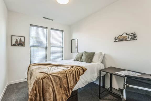 Big Flat + 2 min to UM + 95 Walkscore