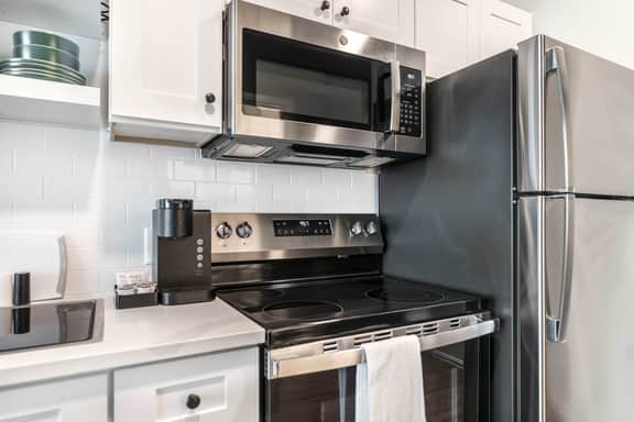 Bold Stay Walk Score 63 Steps from Capricorn Studios