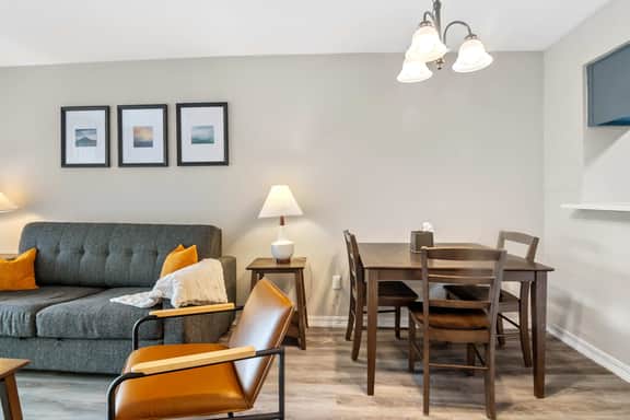 Chic 1-BR Flat w/ Workspace | 8 Min to City Center