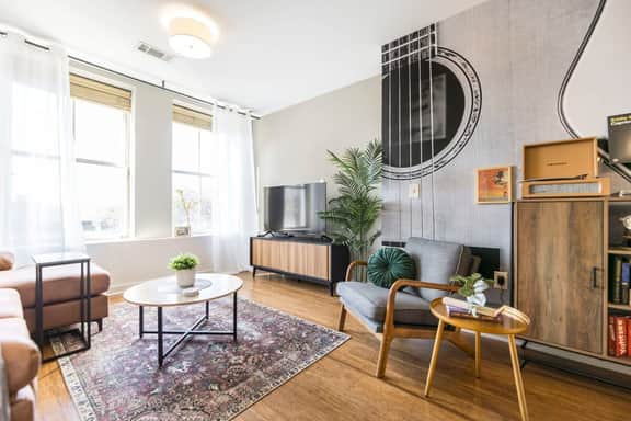 Chic Cherry St Stay | Walk to Downtown Eats