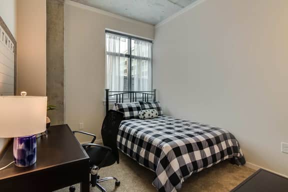 Extended Stay Ready - Walk to King St - Sleeps 8!