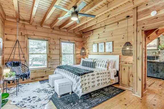 Luxury Lakefront Cabin