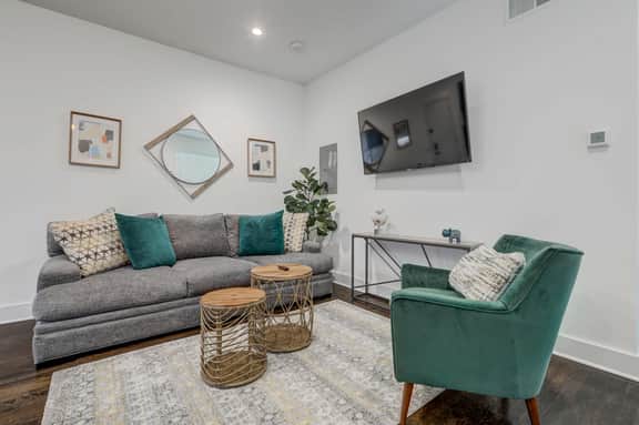 Midtown Contemporary Comfort Near Piedmont Park