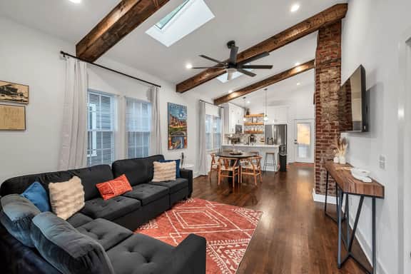 Modern and Cozy Bungalow Near City Center