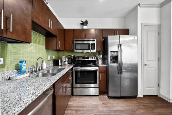 Spacious Stay - Walk to UT+DKR Stadium - Sleeps 6