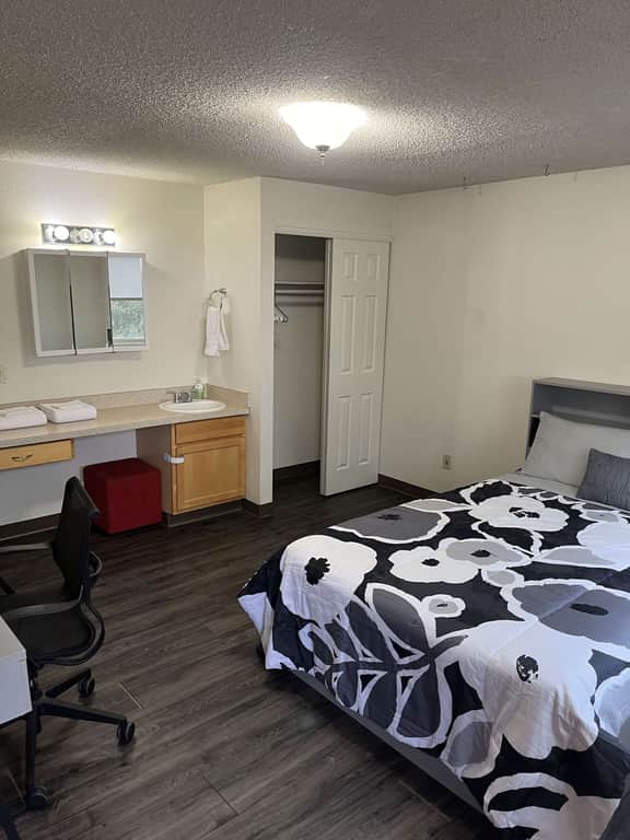 WSU HomeBase Comfortable Stay Minutes from Airport