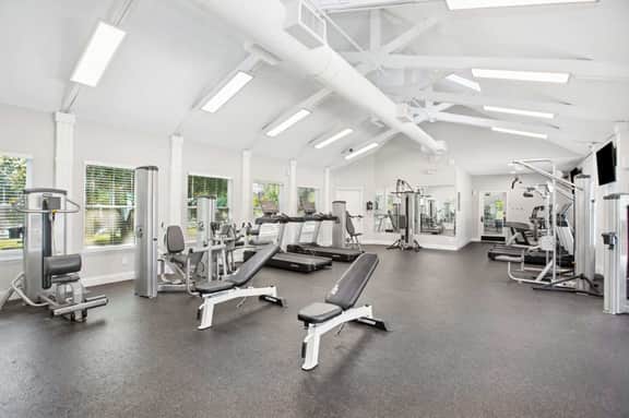 Spacious & Modern Stay Based Near USC + Riverwalk!