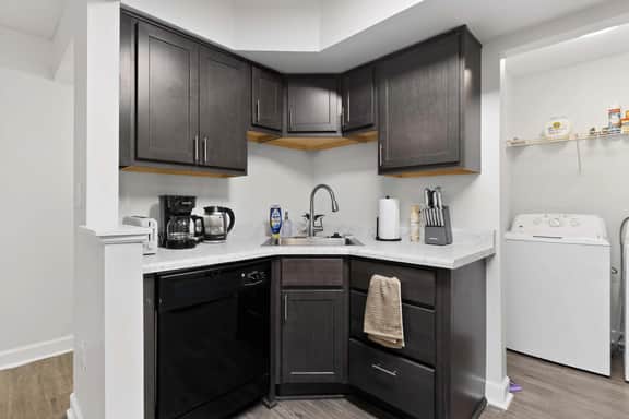 Spacious & Modern Stay Based Near USC + Riverwalk!