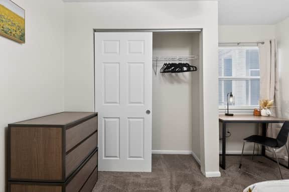 Spacious & Modern Stay Based Near USC + Riverwalk!