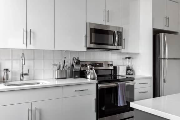 1BR in Prime Downtown Location Close to All