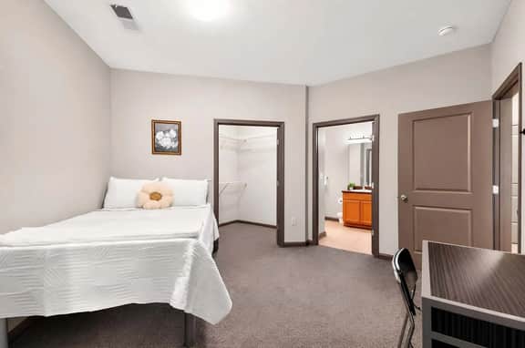 Easygoing Escape Near USC, The Vista & Downtown - Image 4