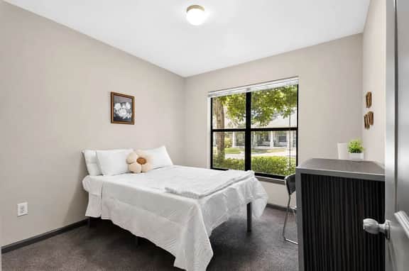 Balcony Retreat Near USC, The Vista & Downtown - Image 3